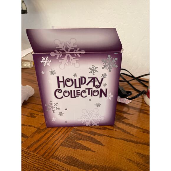 Scentsy Holisay Collevtion Bluster wax warmer - Picture 3 of 5